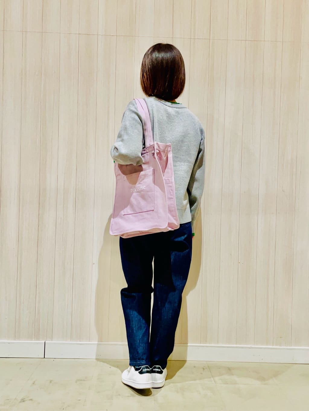 Danke さんの「SHOO･LA･RUE｜【SHOO・LA・RUE DENIM】大人のきれいめカジュアルに デニムテーパードパンツ」を使ったコーディネート