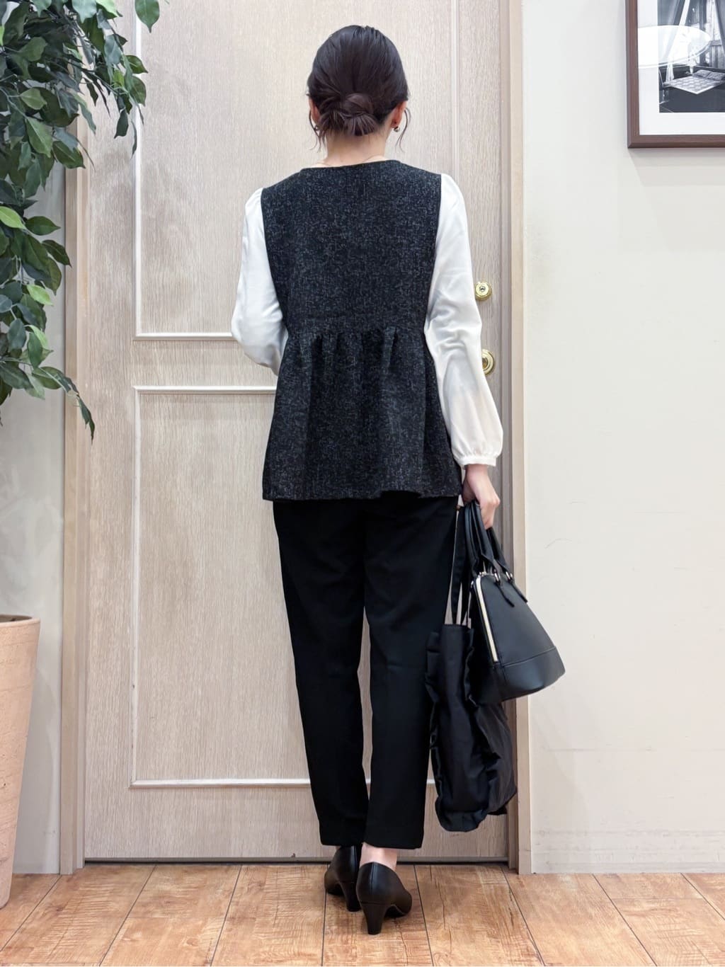 なみさんの「SHOO･LA･RUE｜【洗濯機可/セットアップ可/S-3L】きちんと楽に。カットジョーゼット テーパードパンツ」を使ったコーディネート