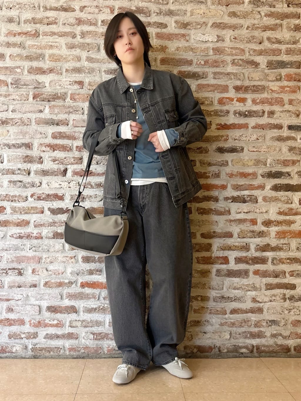 しばさんの「THE SHOP TK｜【大人にも取り入れやすい】デニムジャケット セットアップ可/洗濯機OK」を使ったコーディネート