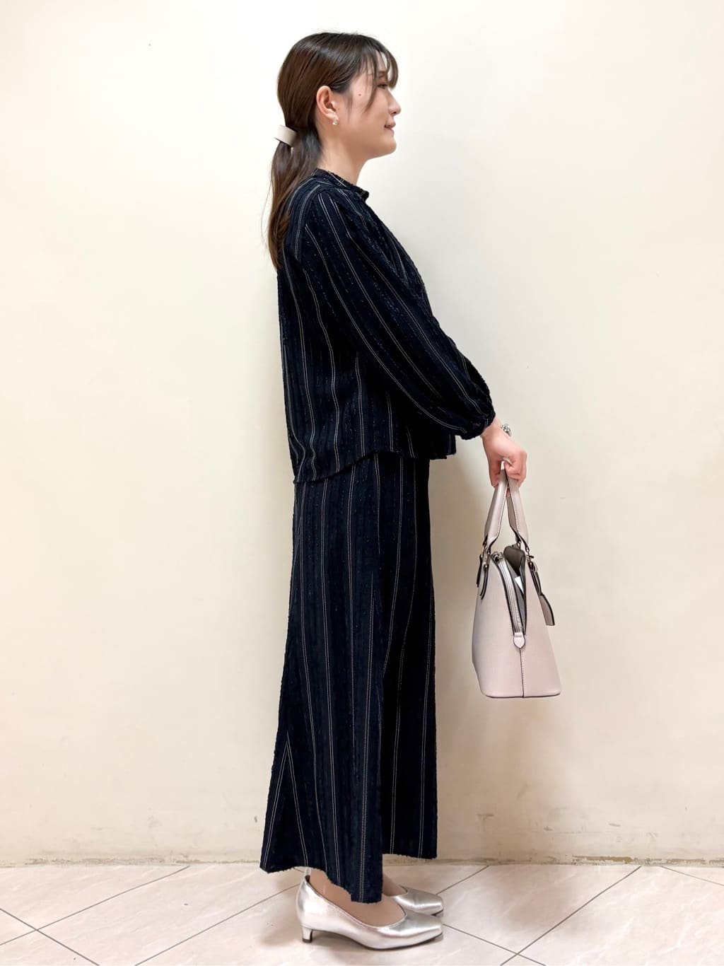 mikiさんの「Reflect｜【セットアップ可】ストライプ柄ジャカードブラウス」を使ったコーディネート