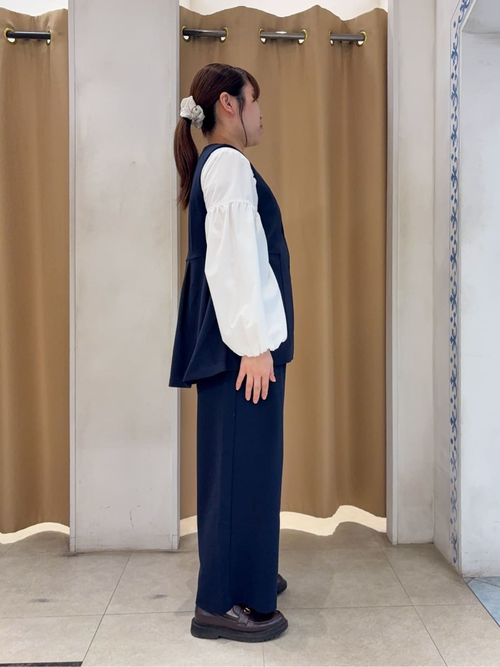 SO(R)Aさんの「SHOO･LA･RUE｜【洗濯機可/S-LL】ふんわりとしたお袖が愛らしい ジレスタイルに合うブラウス」を使ったコーディネート