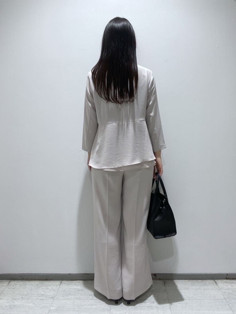 meiさんの「INDIVI｜【洗える／UVケア／SETUP可】着る日傘ペプラムブラウス」を使ったコーディネート