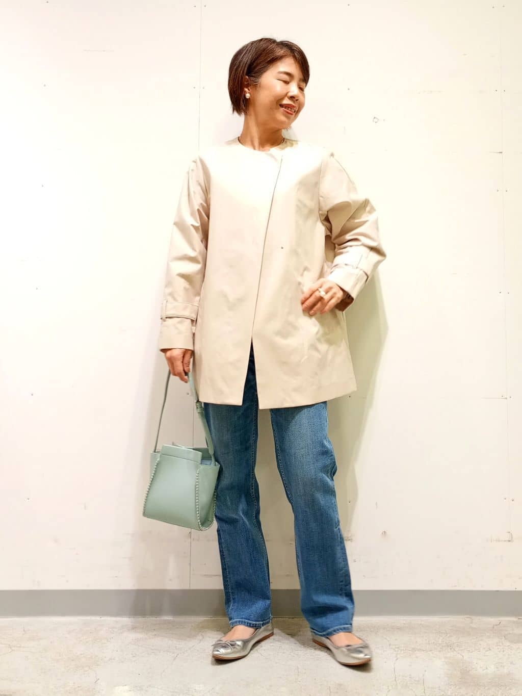 Kさんの「INDIVI｜【撥水/軽量】ミドル丈 ミニマルトレンチコート」を使ったコーディネート