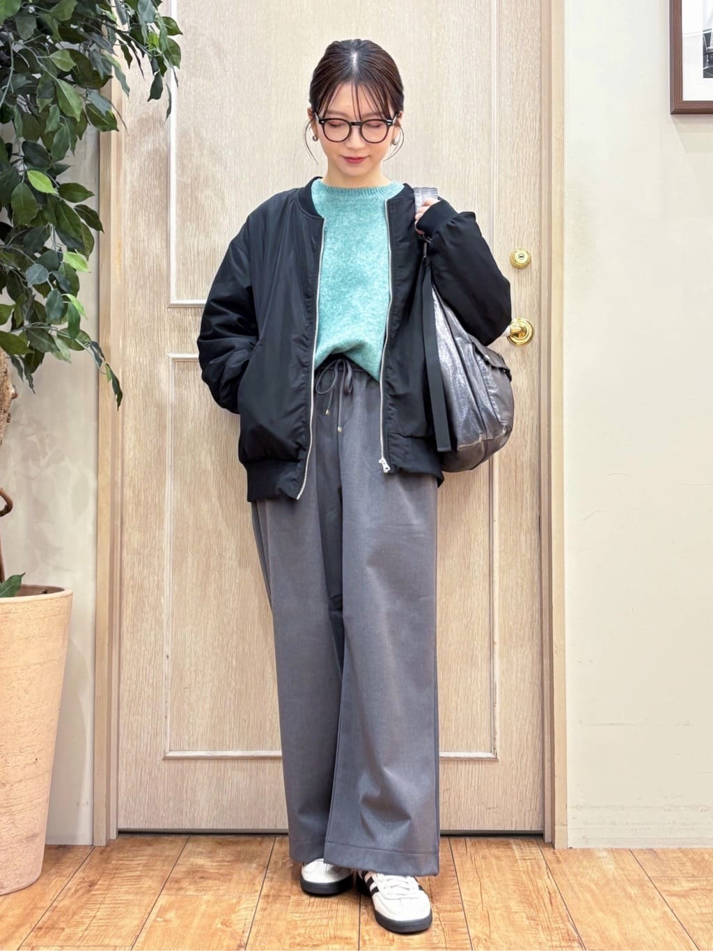 なみさんの「SHOO･LA･RUE｜【洗濯機可/S-LL】 フラップイージーワイドパンツ」を使ったコーディネート