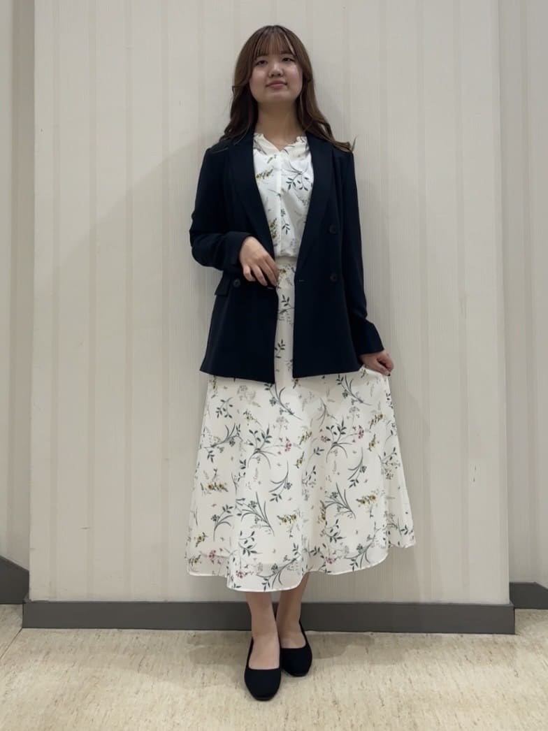 ちひさんの「INDIVI｜【SETUP可能】モダンフラワー柄フレアスカート」を使ったコーディネート