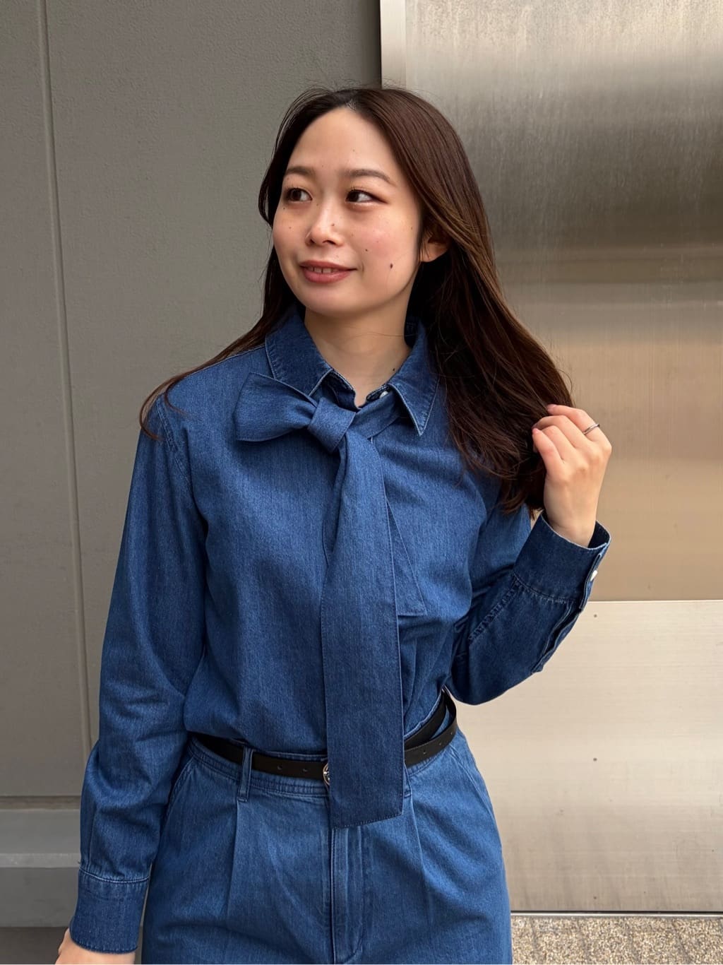 Saekoさんの「UNTITLED｜◆【セットアップ可/ボウタイ】ライトウェイトデニムブラウス」を使ったコーディネート