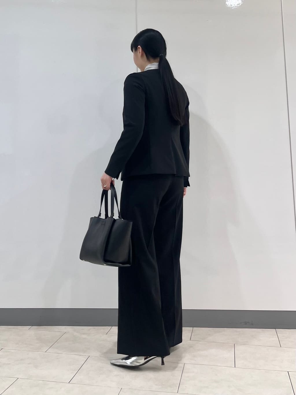 hasuさんの「INDIVI｜【通勤スーツ／洗える】ストレッチカラーレスジャケット」を使ったコーディネート