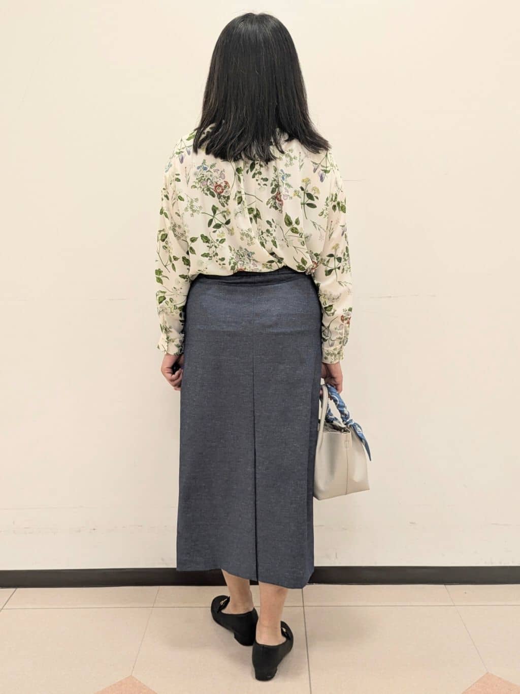 ともさんの「UNTITLED｜【花柄/洗える】ボタニカルブラウス」を使ったコーディネート