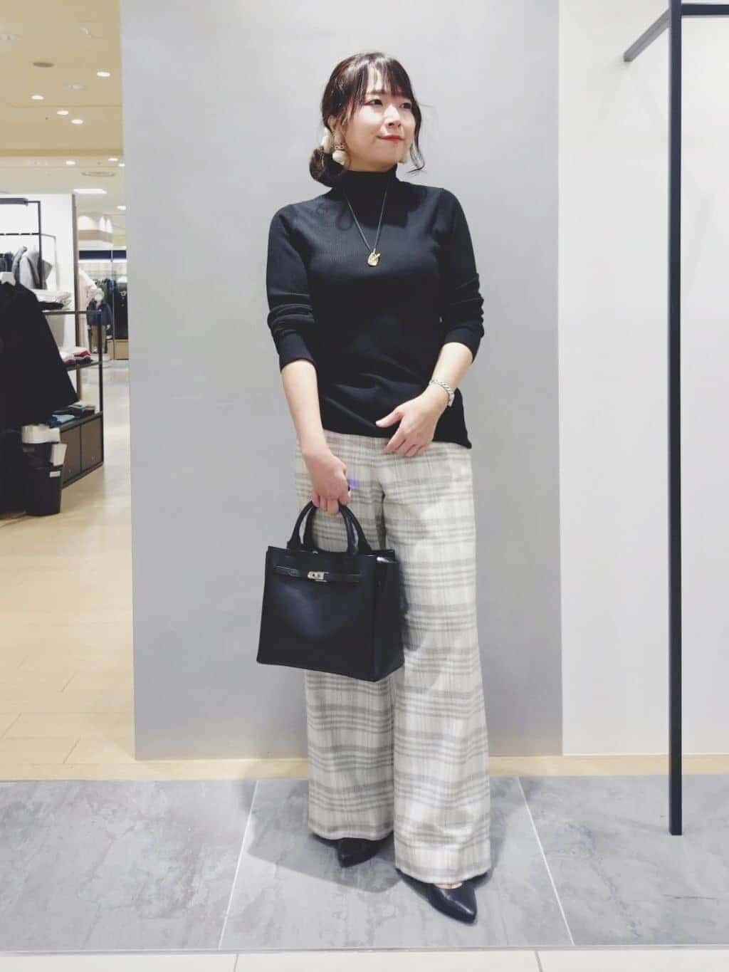 TOMOMIさんの「INDIVI｜【超軽量／蓄熱】ライトパフチェスターコート」を使ったコーディネート