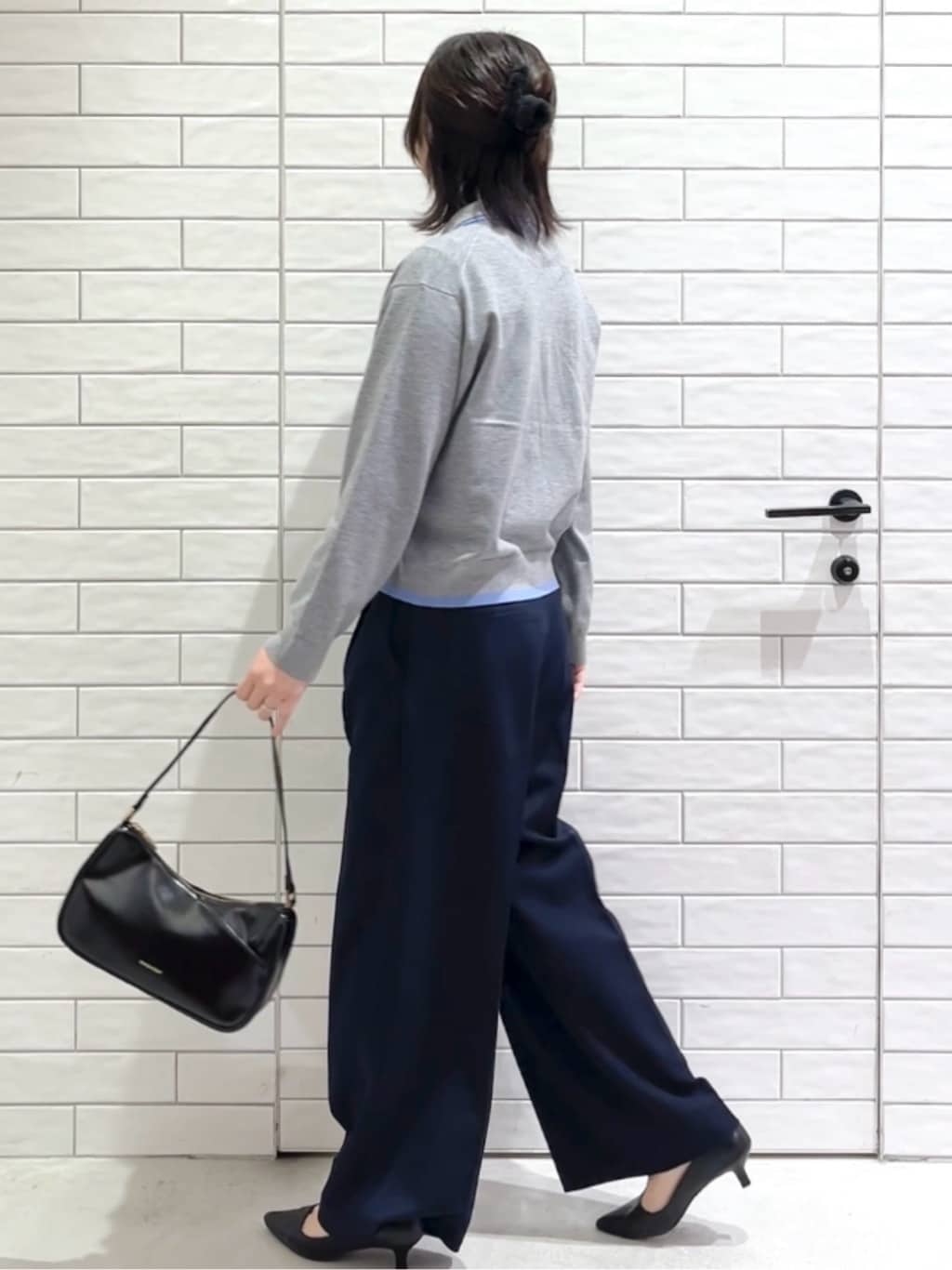しおりさんの「OPAQUE.CLIP｜ダブルカラーポロ衿配色ニット【洗濯機OK】」を使ったコーディネート