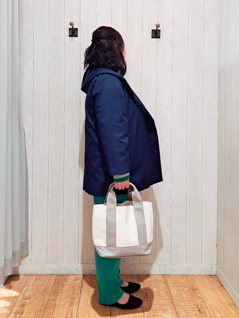 kotomiさんの「SHOO･LA･RUE｜【防花粉/洗濯機可/S-LL】ゆったり着られる 大人のテントフーディージャケット」を使ったコーディネート