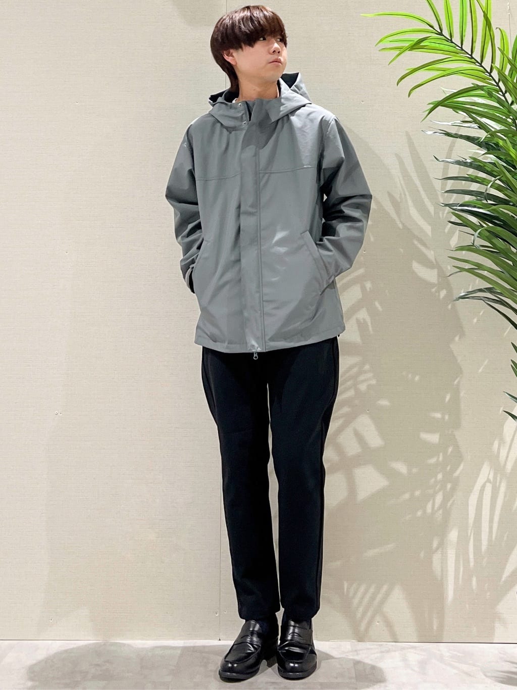 SHI-MAさんの「THE SHOP TK｜【季節の変わり目に最適】ナイロンマウンテンパーカ  防風/洗濯機OK」を使ったコーディネート