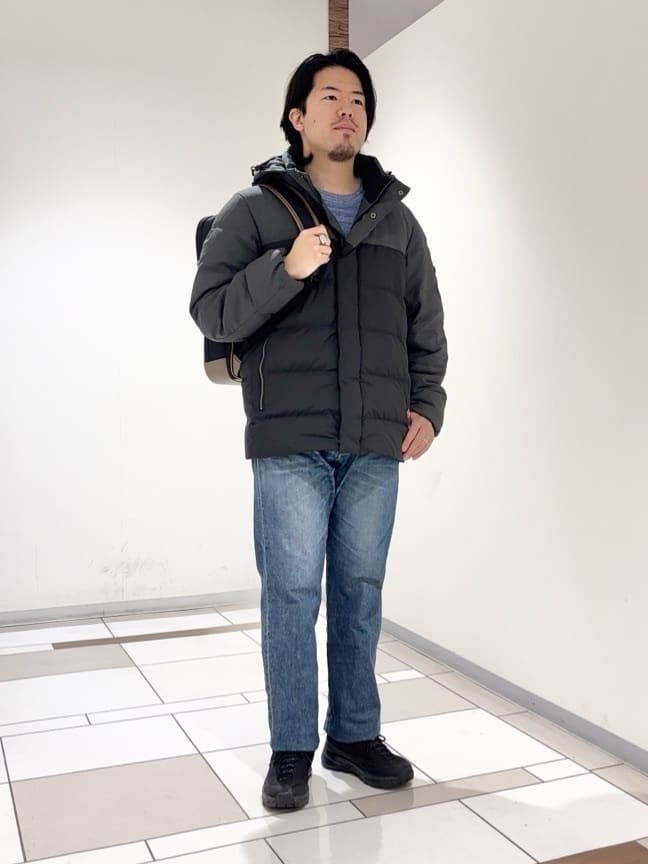 及川さんの「TAKEO KIKUCHI｜カラーコンビ ダウンブルゾン」を使ったコーディネート