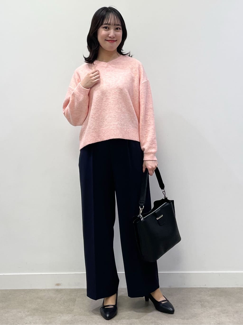 yukariさんの「Reflect｜【選べる5色／ゆったりシルエット】Vネックスパンコールニット」を使ったコーディネート