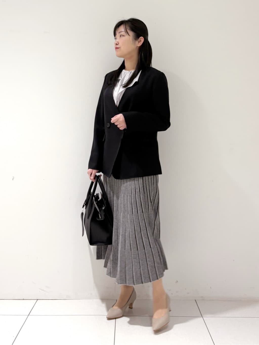 momokoさんの「INDIVI｜【手洗い可／日本製／裏無し／セットアップ可】ツィード見えノーカラージャケット」を使ったコーディネート