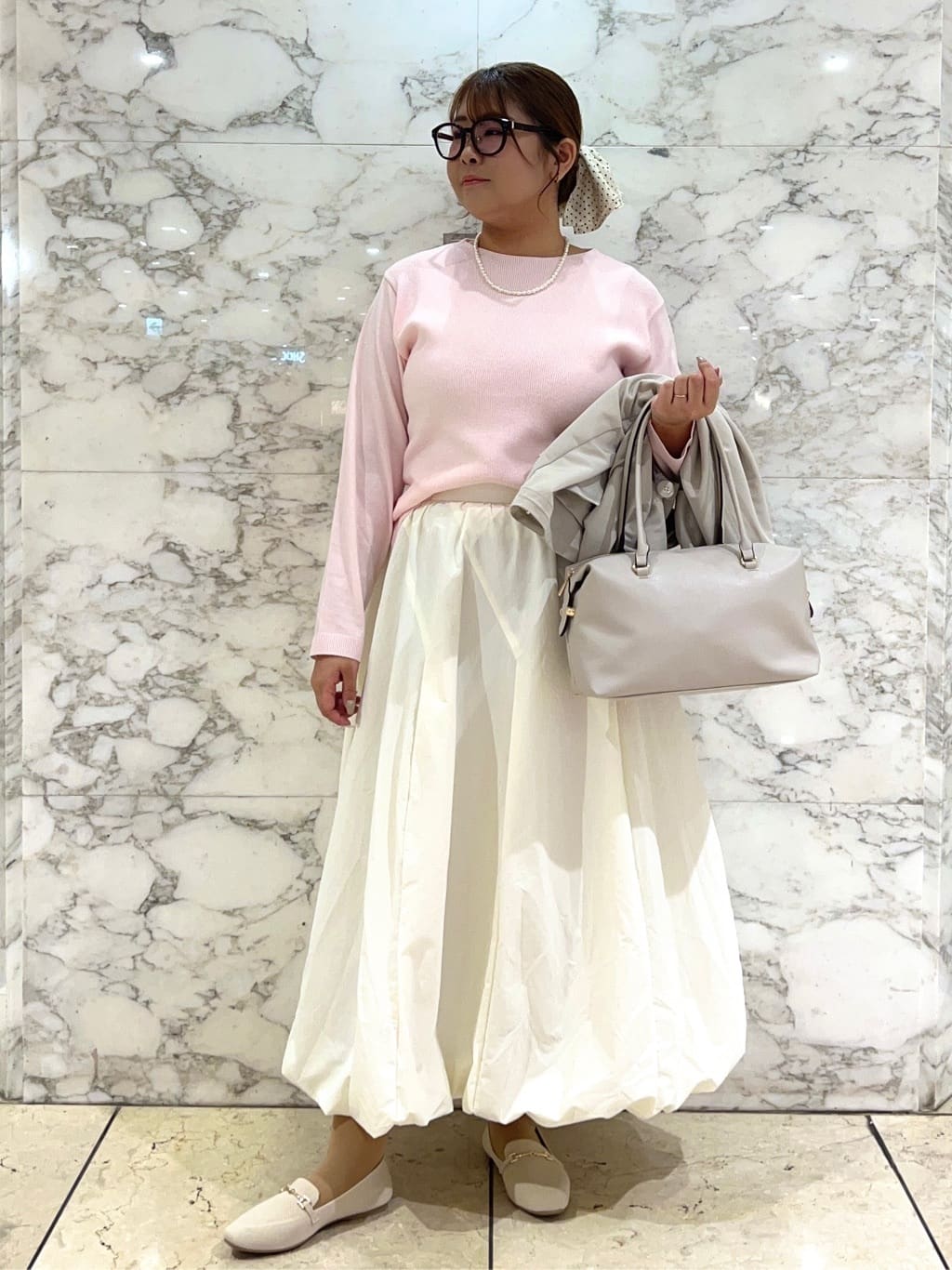 ARISAさんの「grove｜【貴島明日香さん着用】【撥水／シルエット2WAY】軽やかミドルトレンチコート」を使ったコーディネート