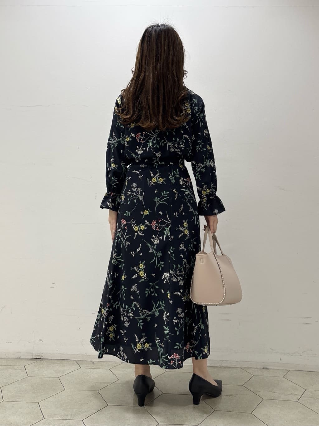 kahoさんの「INDIVI｜【SETUP可能】モダンフラワー柄キャンディスリーブブラウス」を使ったコーディネート