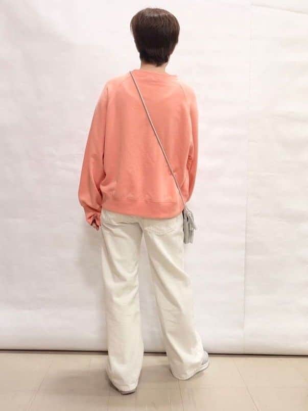 なっちゃんさんの「SHOO･LA･RUE｜MIX調 シンプルラグランスウェット」を使ったコーディネート