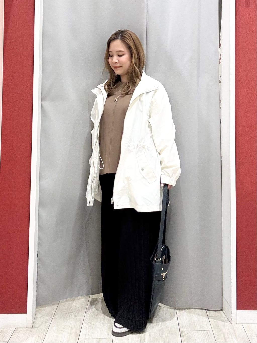 shioさんの「SHOO･LA･RUE｜【防花粉/S-LL】ウエストマークですっきり見え　軽やかスタンドブルゾン」を使ったコーディネート