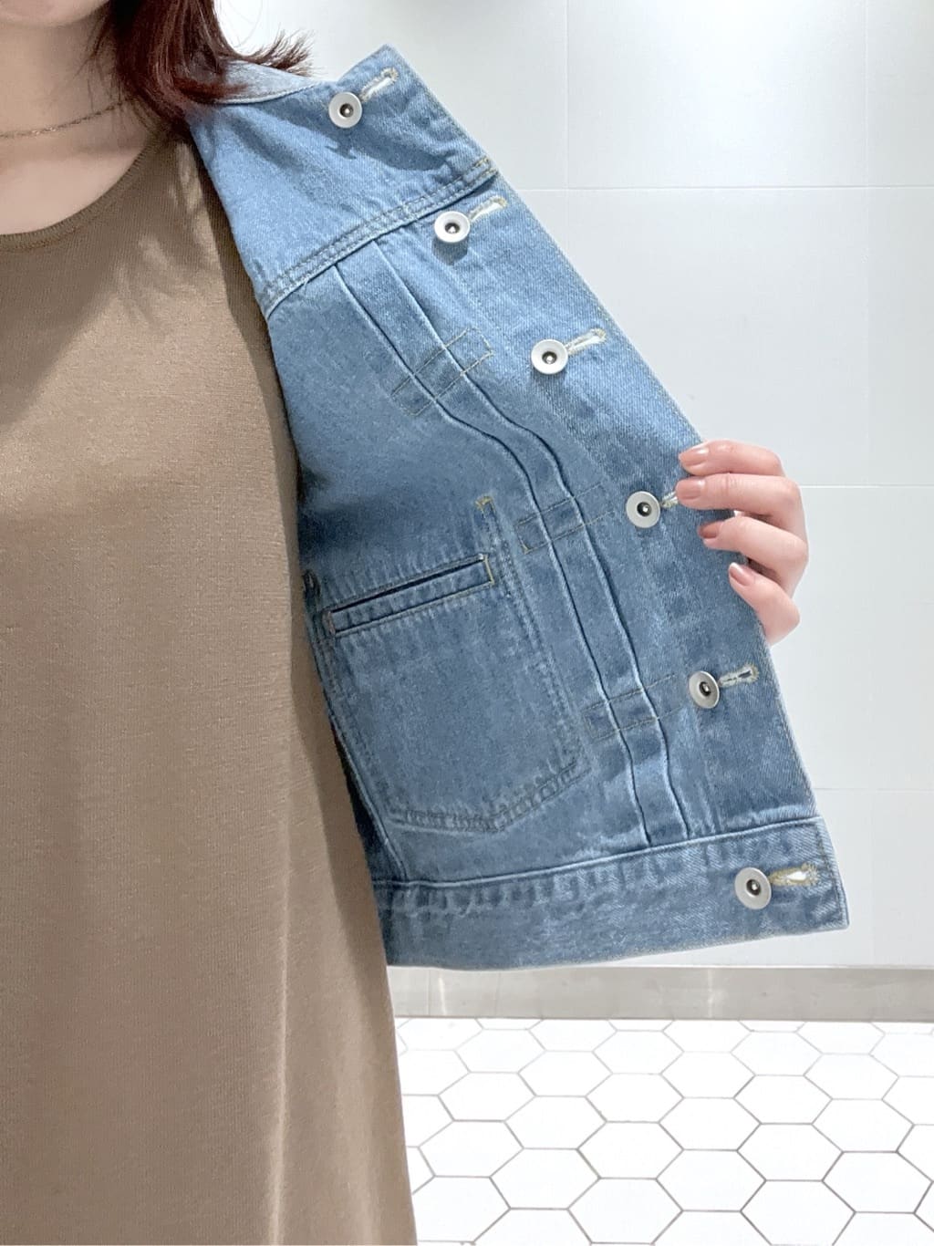 Makinoさんの「Dessin｜【2点セット・洗える】ニットカーディガン&times;ノースリーブワンピース」を使ったコーディネート