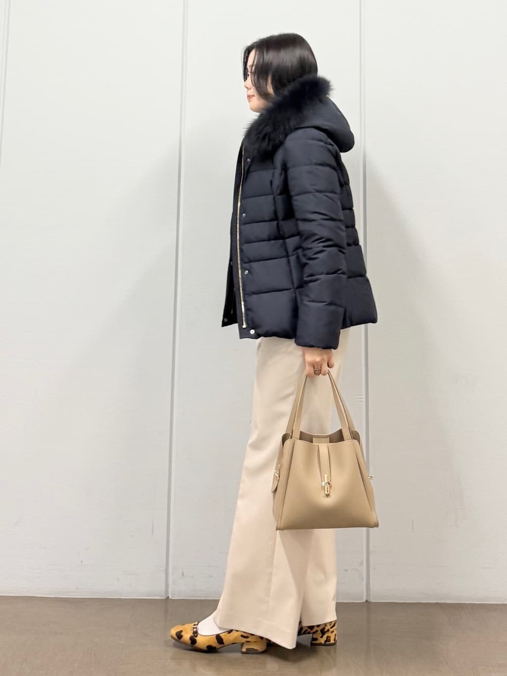 mizukiさんの「INDIVI｜【名品／撥水／抗菌防臭】ショート丈リサイクルダウンコート」を使ったコーディネート