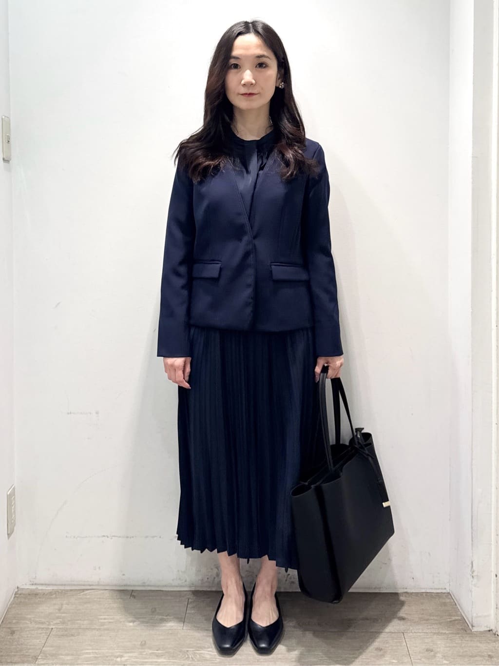 yuicciさんの「OPAQUE.CLIP｜《通勤／セットアップ対応》 パイピングVネックジャケット【洗濯機OK】」を使ったコーディネート