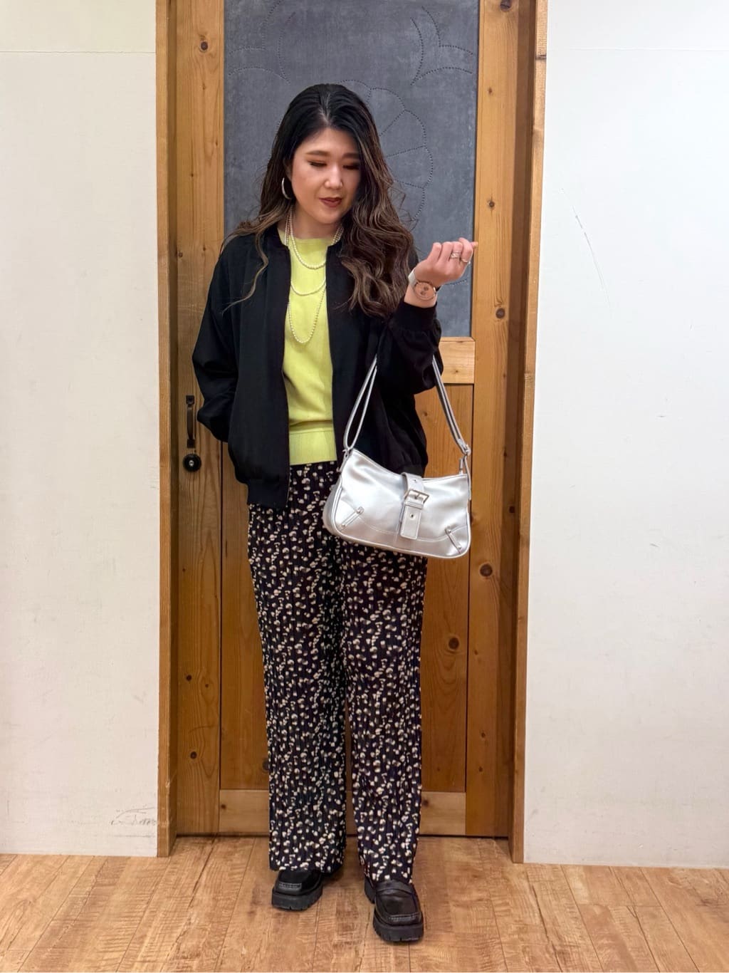 Ayana.さんの「SHOO･LA･RUE｜【洗濯機可/S-LL】さらりと軽やか インせず着られる すっきり見えドルマンニット」を使ったコーディネート