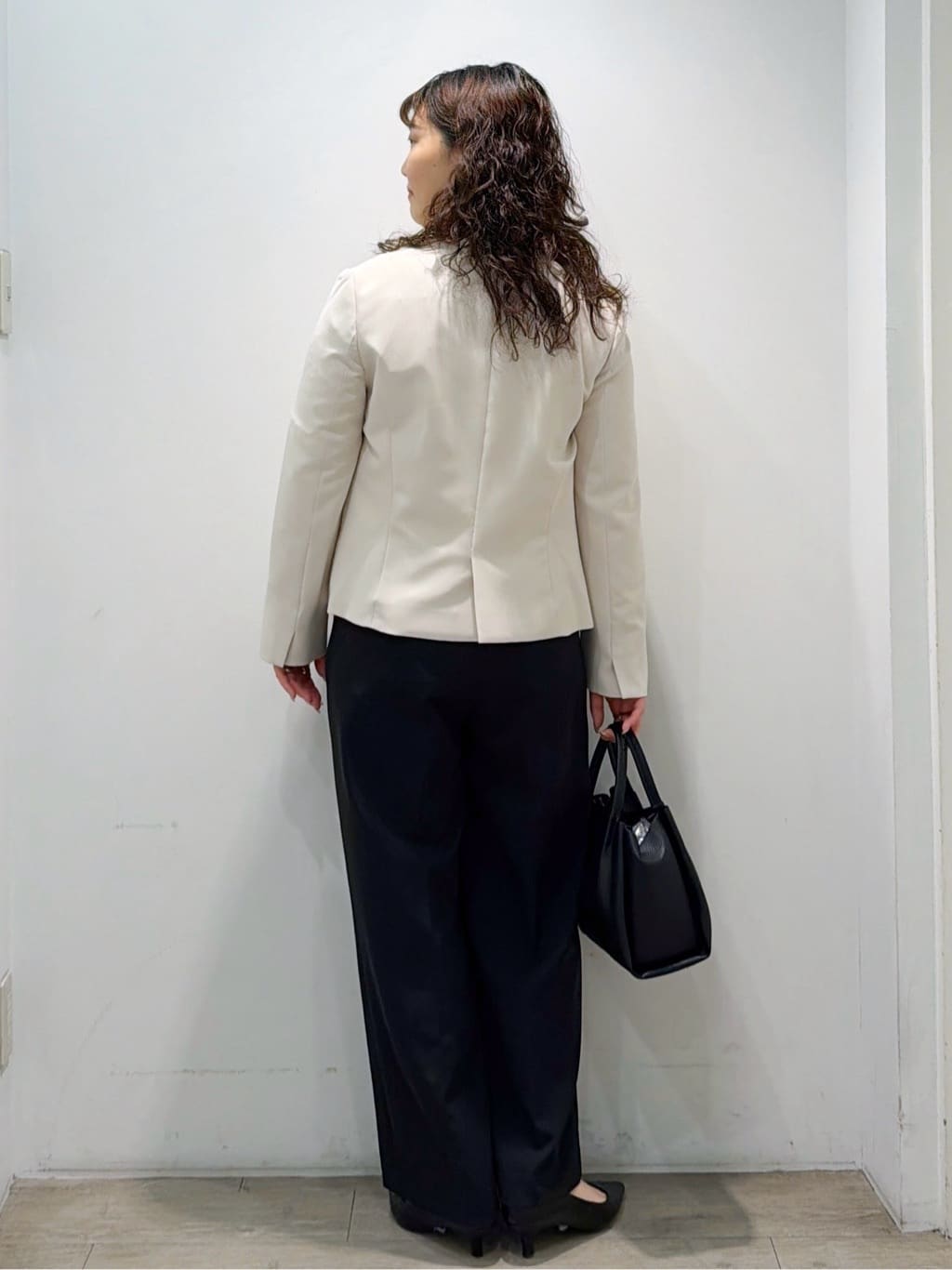 sumicaさんの「OPAQUE.CLIP｜《通勤／セットアップ対応》 パイピングVネックジャケット【洗濯機OK】」を使ったコーディネート