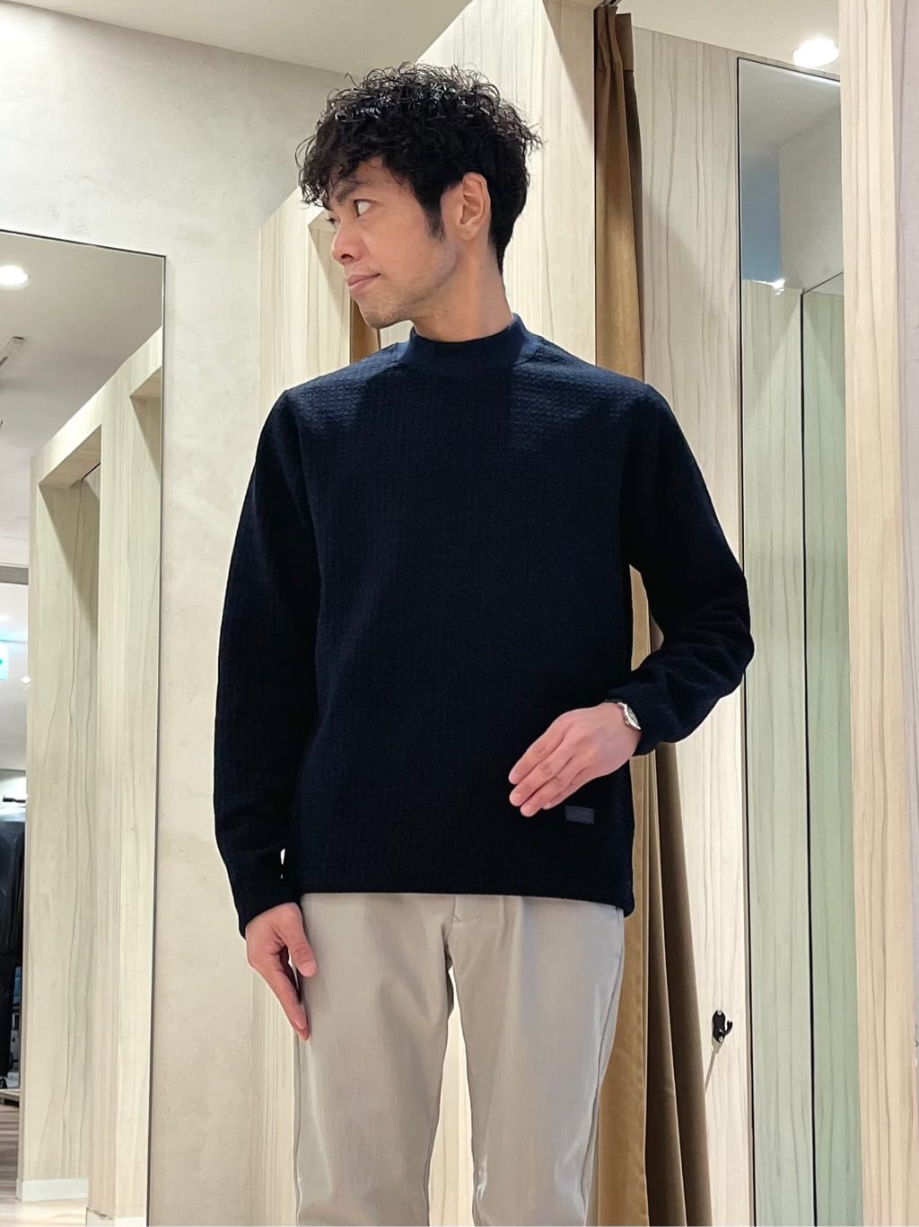 URAさんの「TAKEO KIKUCHI｜モールクオーターモックネック」を使ったコーディネート