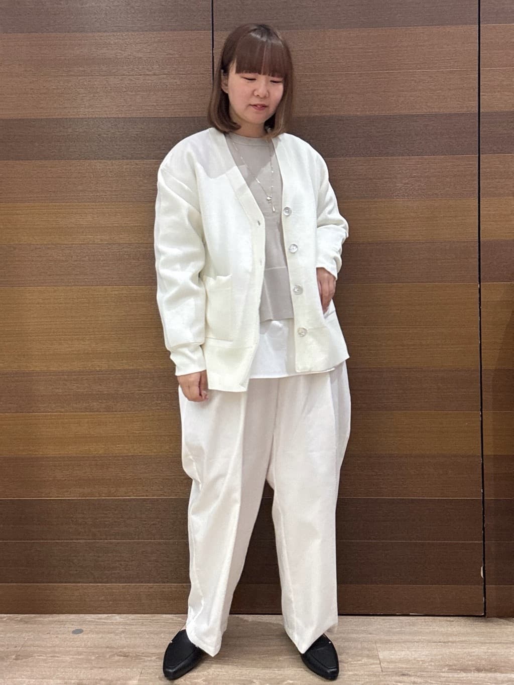 yumeさんの「OPAQUE.CLIP｜《ツインセット》ワイドニット&times;裾フレアタンクトップ【洗濯機OK】」を使ったコーディネート