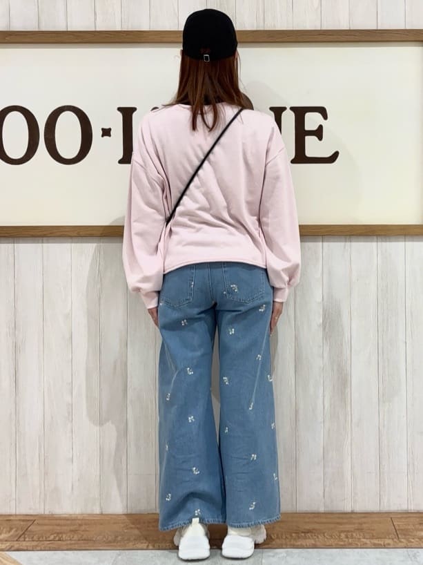 みきぽんさんの「SHOO･LA･RUE｜【洗濯機可/S-LL】コーデの主役になる ロゴアソート 裏毛スウェット」を使ったコーディネート