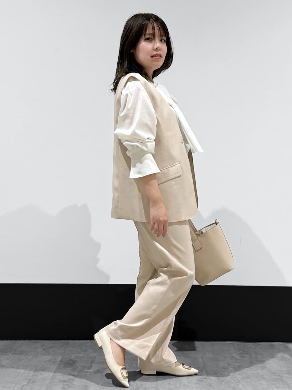 macchaさんの「THE SHOP TK｜【通勤にもカジュアルにも】CAVIAN ジレ/セットアップ可」を使ったコーディネート