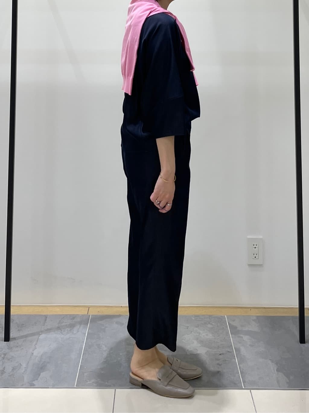 shihoさんの「INDIVI｜【洗える／UVケア／SETUP可能】デニムライク ランタン袖ブラウス」を使ったコーディネート