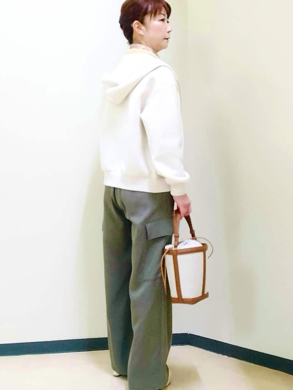 花さんの「Reflect｜ストレートワイドカーゴパンツ」を使ったコーディネート