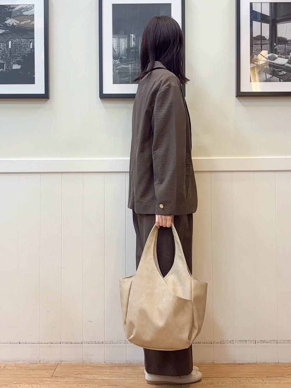 えぬさんの「SHOO･LA･RUE｜【UV/抗菌防臭/洗濯機可】小さめロゴの大人スムースロンT」を使ったコーディネート