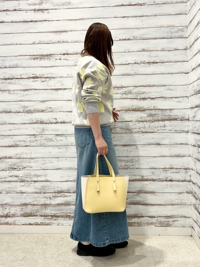 ゆっきーさんの「SHOO･LA･RUE｜【洗濯機可/S-LL】ゆるシルエット 甘すぎない　大人の花柄もちもちニット」を使ったコーディネート