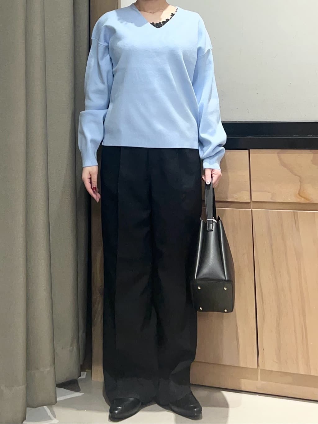 かのさんの「THE SHOP TK｜【S-XLサイズ/上品見えが叶う】Vネックニット/洗濯機OK」を使ったコーディネート