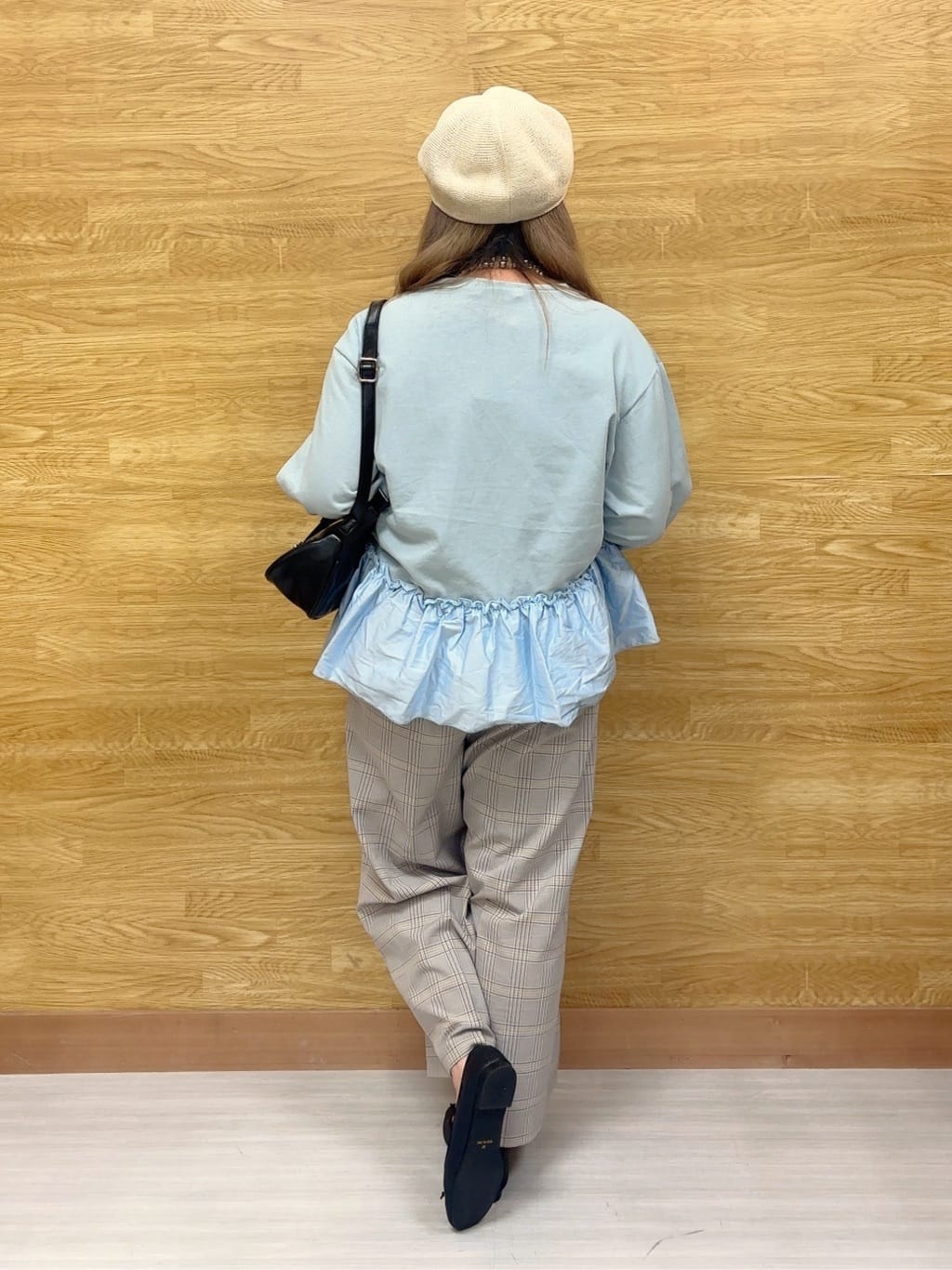 ぁむさんの「SHOO･LA･RUE｜【洗濯機可】ほんのり甘い アシンメトリーフリルの上品トップス」を使ったコーディネート
