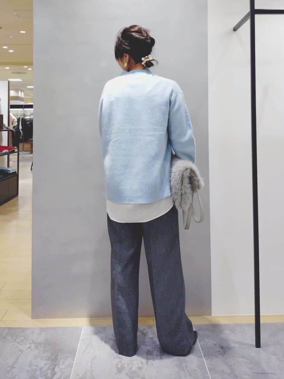 TOMOMIさんの「INDIVI｜【褒められパンツ/ウール調素材】ラメ混ワイドパンツ」を使ったコーディネート