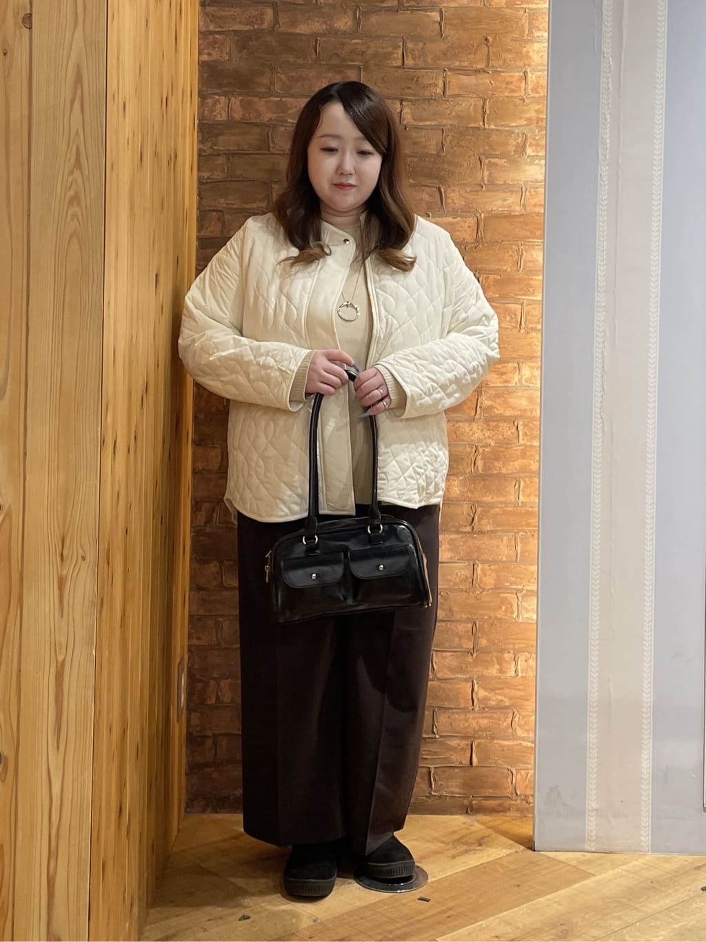 Risaさんの「SHOO･LA･RUE｜【洗濯機可/S-LL/撥水】ゴールドパーツで上品に 大人が着たい ノーカラーキルトジャケット」を使ったコーディネート