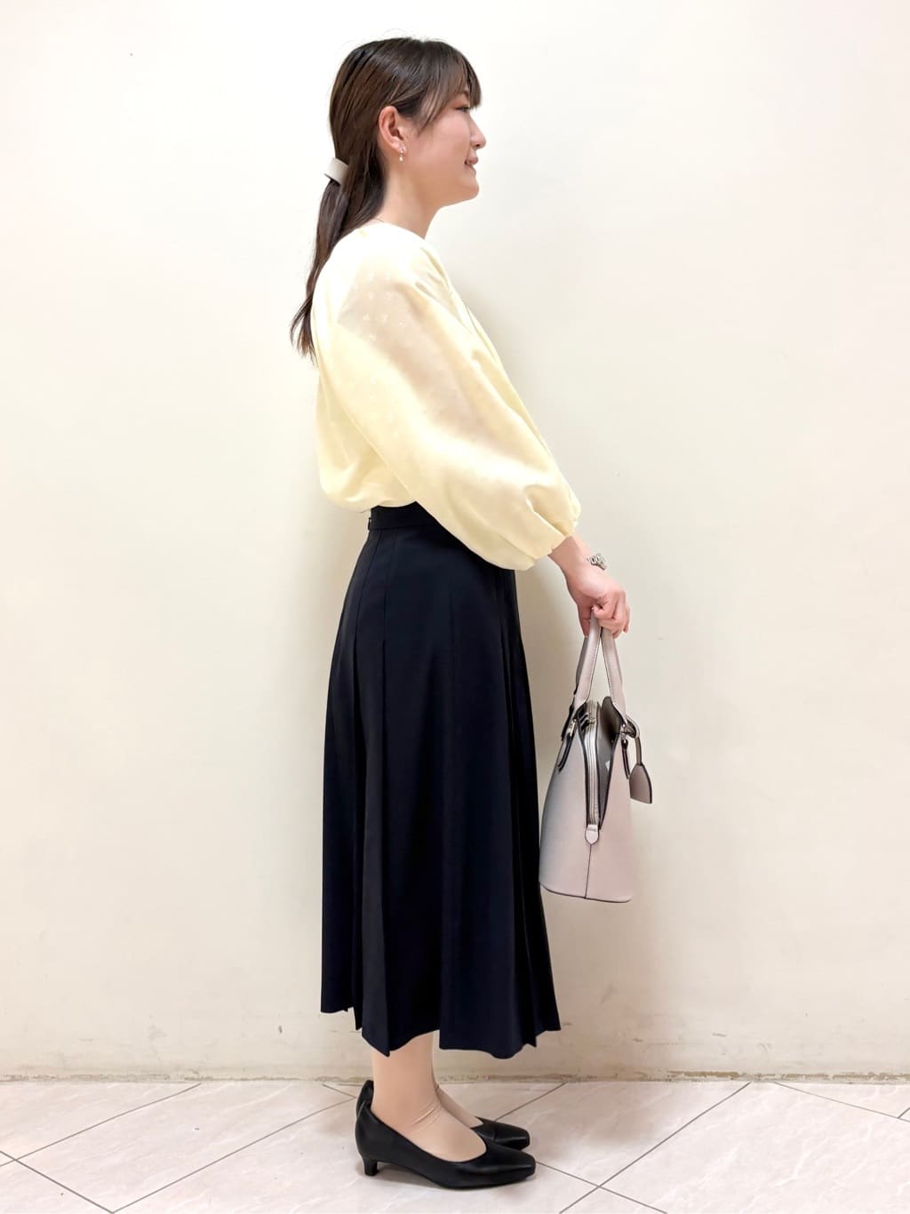 mikiさんの「Reflect｜【接触冷感】ボリュームスリーブサテンジャカードブラウス」を使ったコーディネート