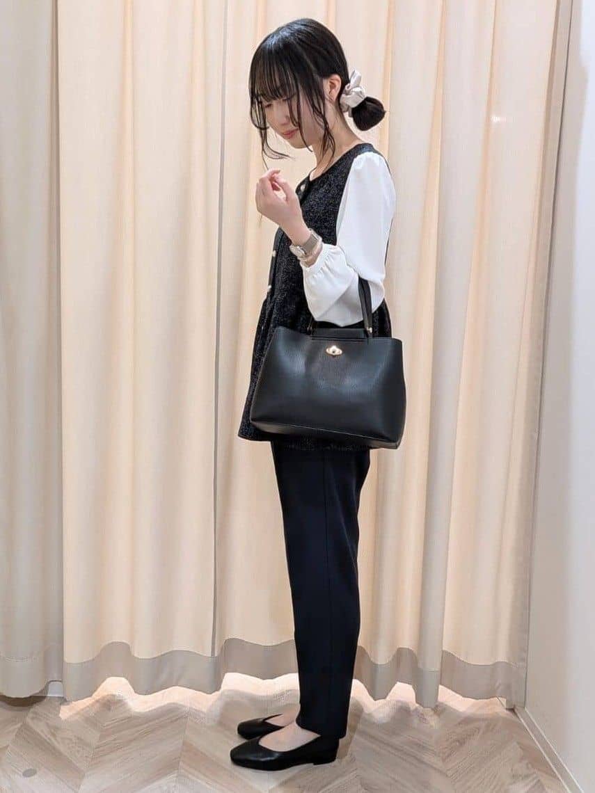 hinaさんの「SHOO･LA･RUE｜【洗濯機可/セットアップ可/S-3L】きちんと楽に。カットジョーゼット テーパードパンツ」を使ったコーディネート