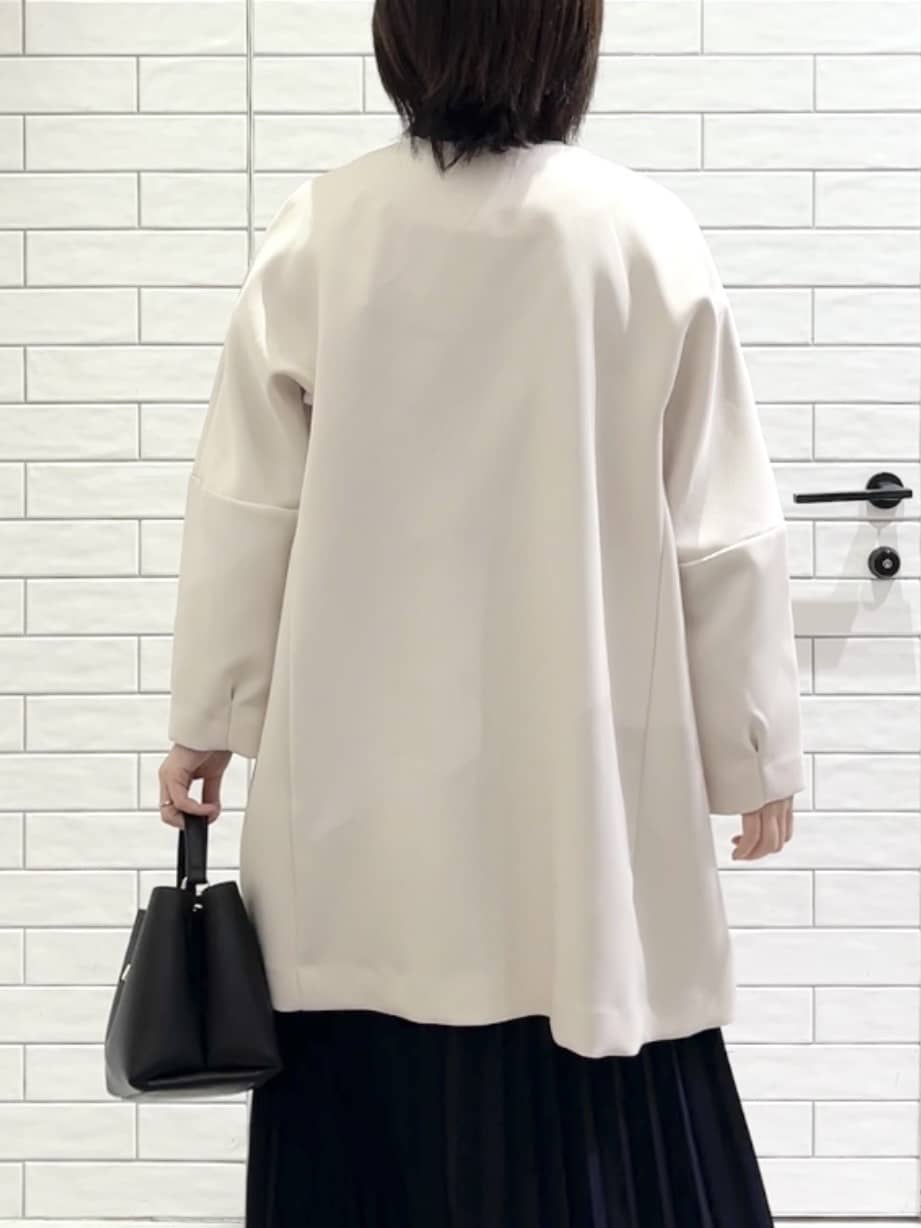 しおりさんの「OPAQUE.CLIP｜フォルムスリーブミドルコート【洗濯機OK】」を使ったコーディネート