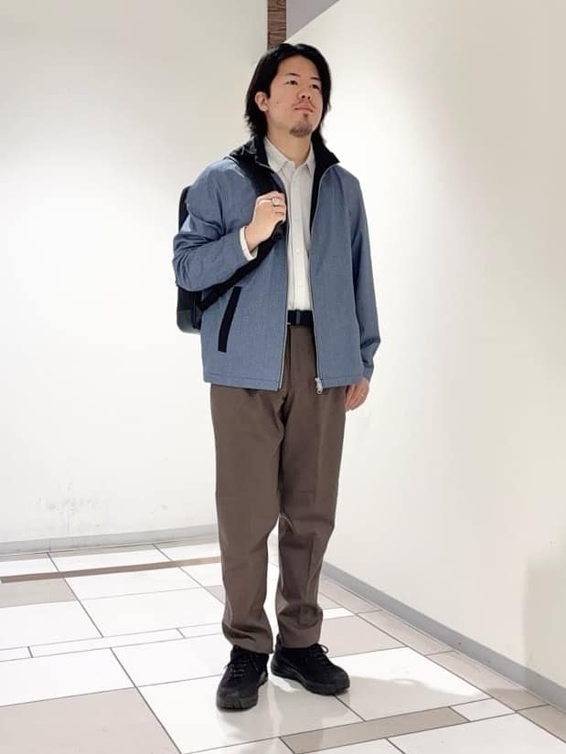 及川さんの「TAKEO KIKUCHI｜2WAYアクティブ ライト ブルゾン」を使ったコーディネート