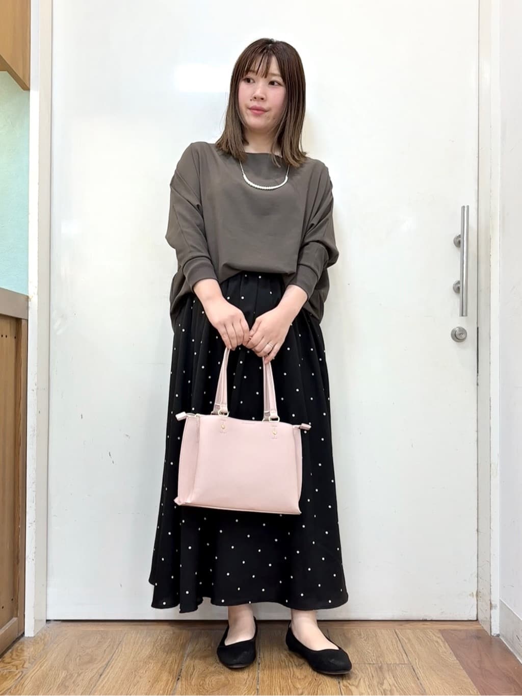 だいわさんの「SHOO･LA･RUE｜【着丈選べる/体型カバー/洗濯機可】さらさらとろん ドルマンブラウス」を使ったコーディネート