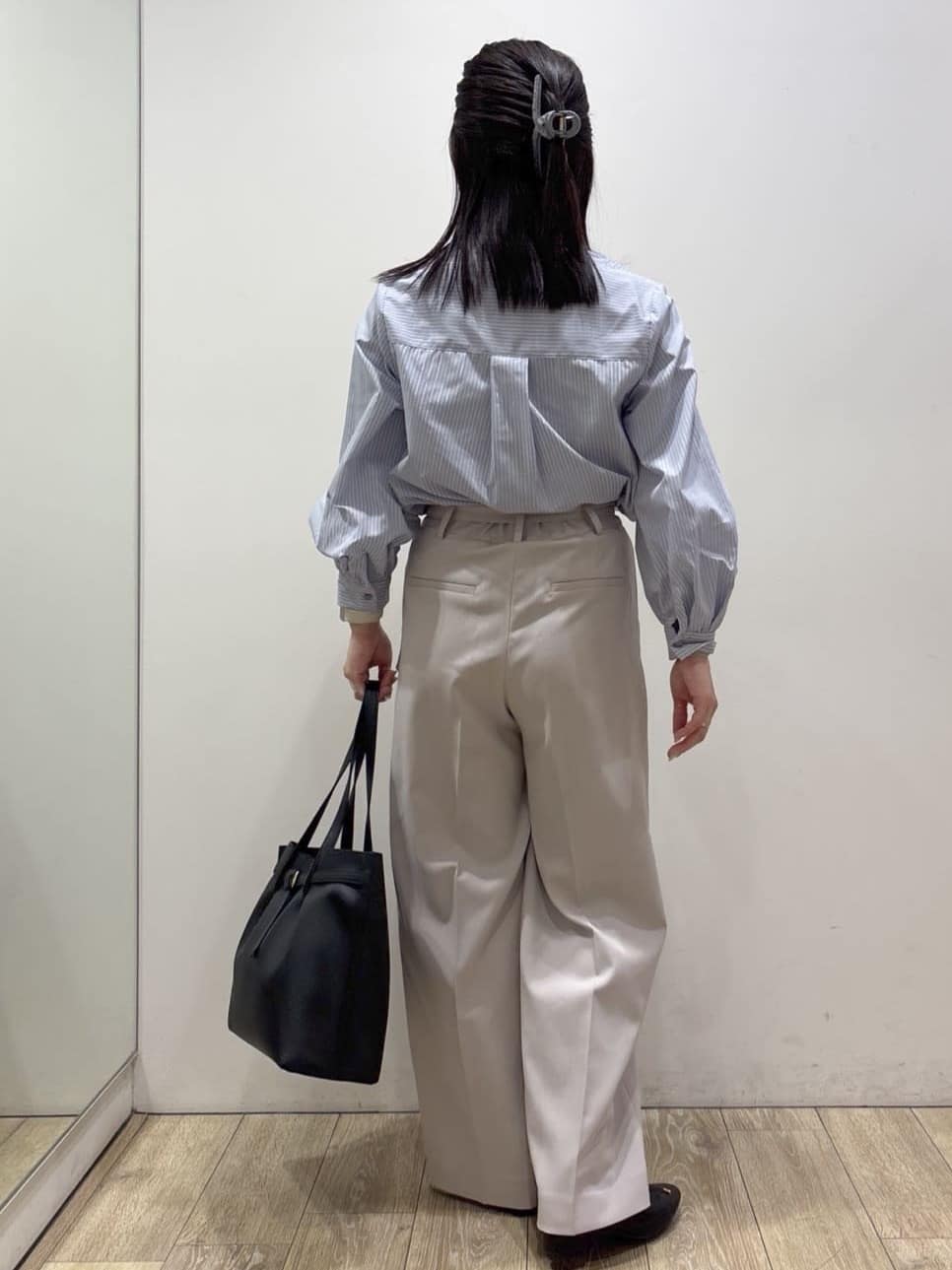 mameさんの「index｜フリルキーネックシャツ【洗濯機OK／イージーアイロン／防シワ】《XS～LL／7col》」を使ったコーディネート