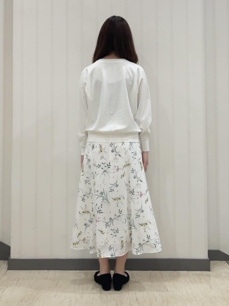 ちひさんの「INDIVI｜【洗える／前後2WAY／アンサンブル可能】ドルマンスリーブカーディガン」を使ったコーディネート