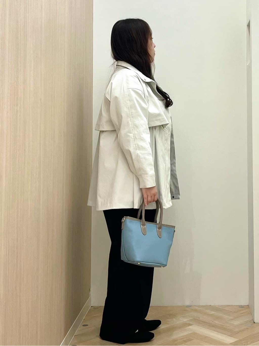 akariさんの「grove｜【撥水／シルエット2WAY】羽織るだけでサマになる、スタンドネックテントラインコート」を使ったコーディネート