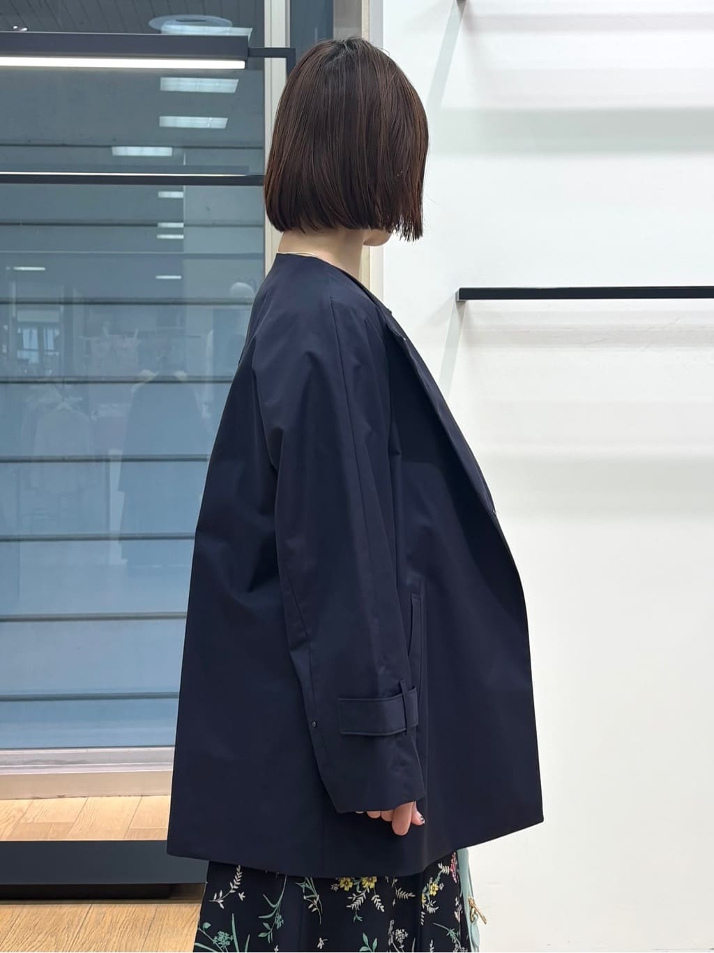 asamiさんの「INDIVI｜【SETUP可能】モダンフラワー柄フレアスカート」を使ったコーディネート