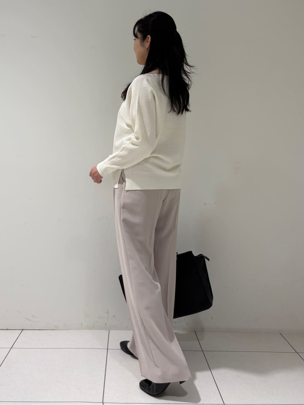 momokoさんの「INDIVI｜【洗える／キレイ色】体型カバー無縫製ニット」を使ったコーディネート